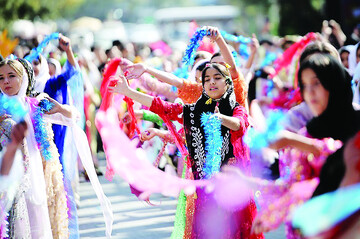 افتتاحیه هجدهمین جشنواره بین‌المللی تئاتر خیابانی مریوان
