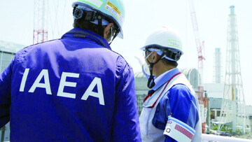 در ، روی همان پاشنه می‌چرخد