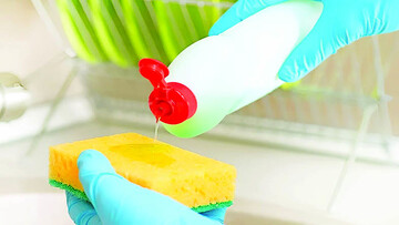 ریختن مایع ظرف‌شویی روی اسکاچ؛ یک اشتباه رایج