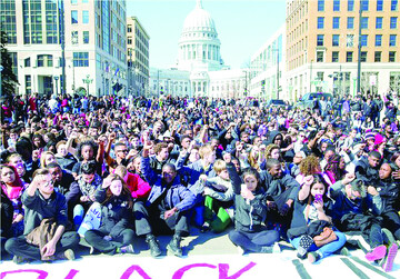 پنجه در پنجه اختاپوس