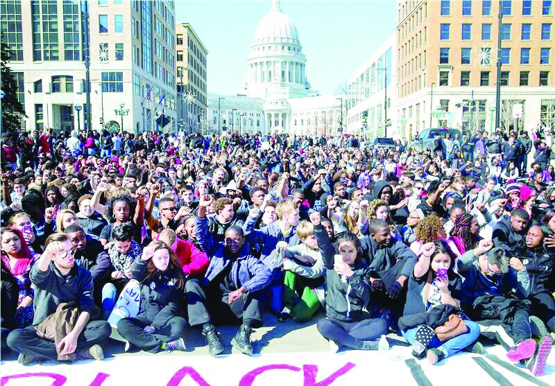 پنجه در پنجه اختاپوس