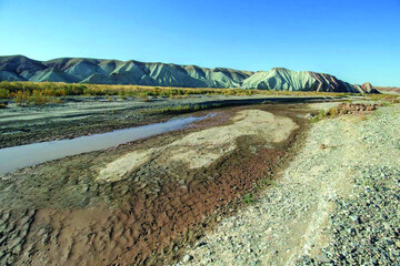 اینجا کف رود قزل‌اوزن است