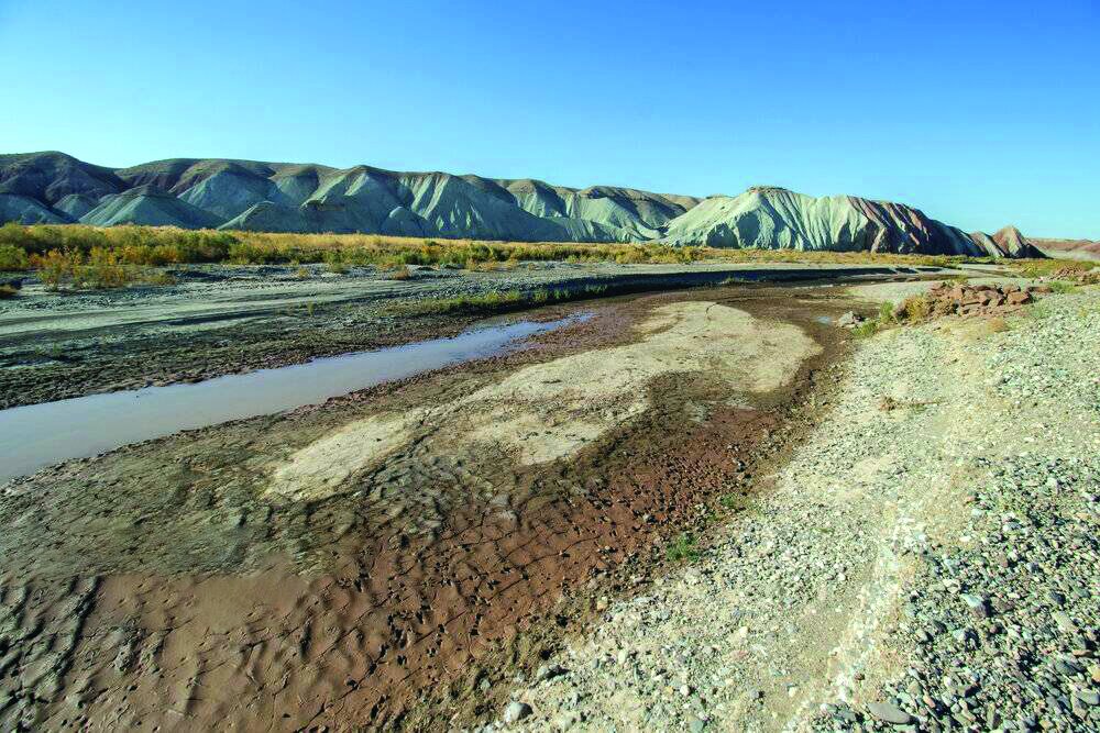 اینجا کف رود قزل‌اوزن است