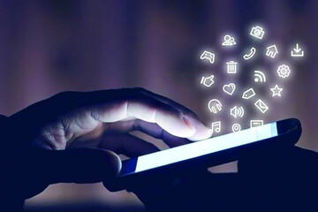 هشدار  زندگی دوگانه دیجیتال جوانان