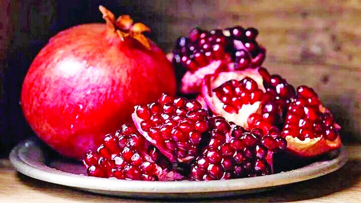چرا بعد از خوردن انار سردرد می‌گیریم؟