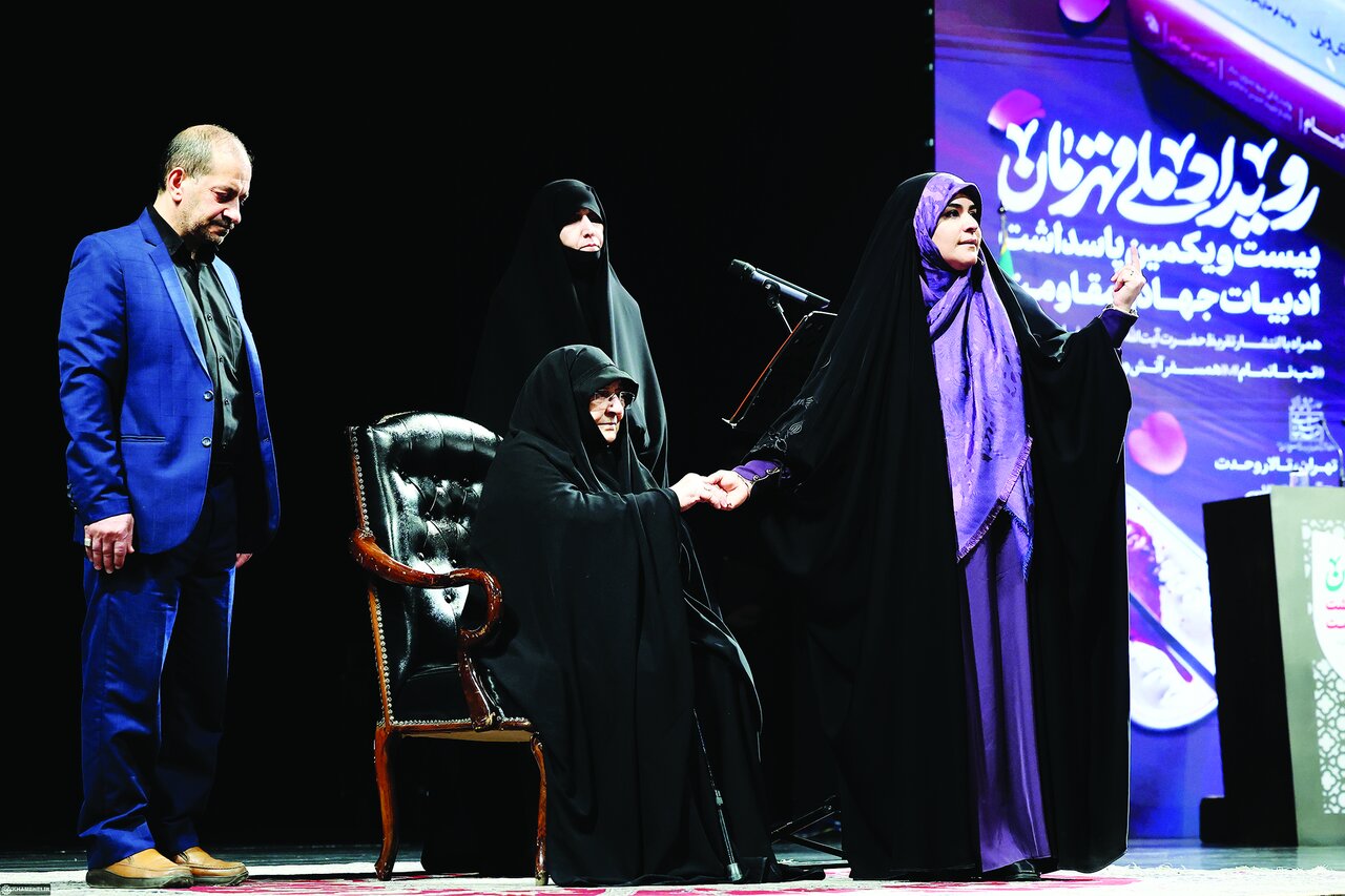 سهم ۶۶ درصدی بانوان نویسنده از تقریظ‌های ۱۴ سال اخیر رهبر انقلاب