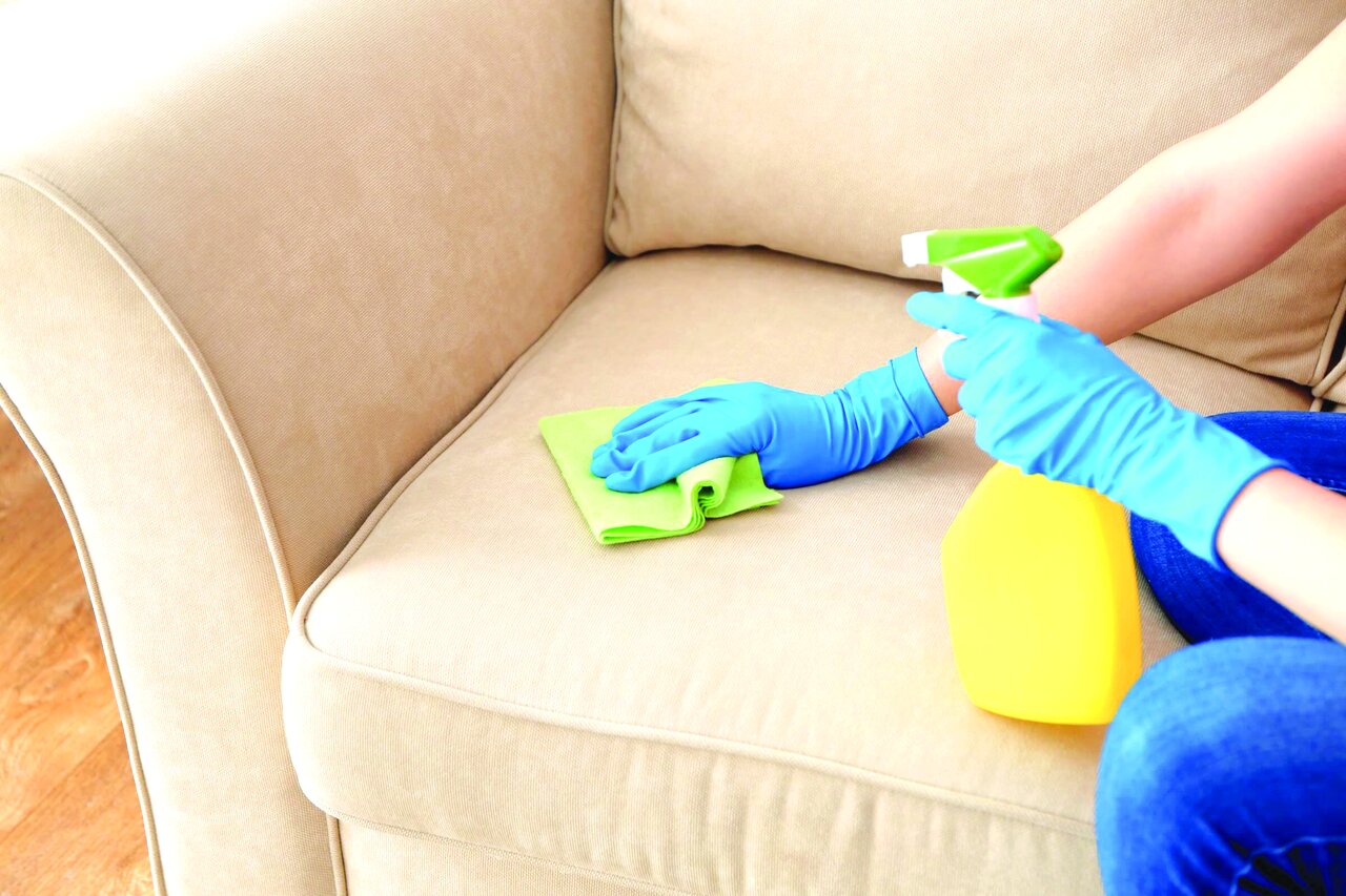 مبل‌های پارچه‌ای را چطور تمیز کنیم؟