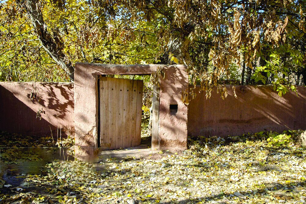 کوچه‌های سرخ روستای هزاران‌ساله ابیانه
