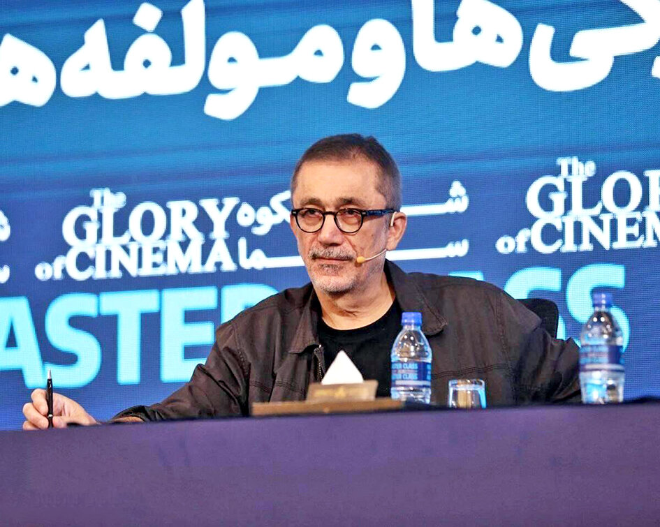 محروم کردن مردم از هنر مانند مجازات کردن است