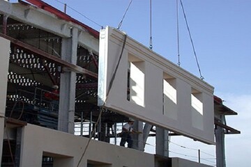 بیگانه با صنعتی‌سازی