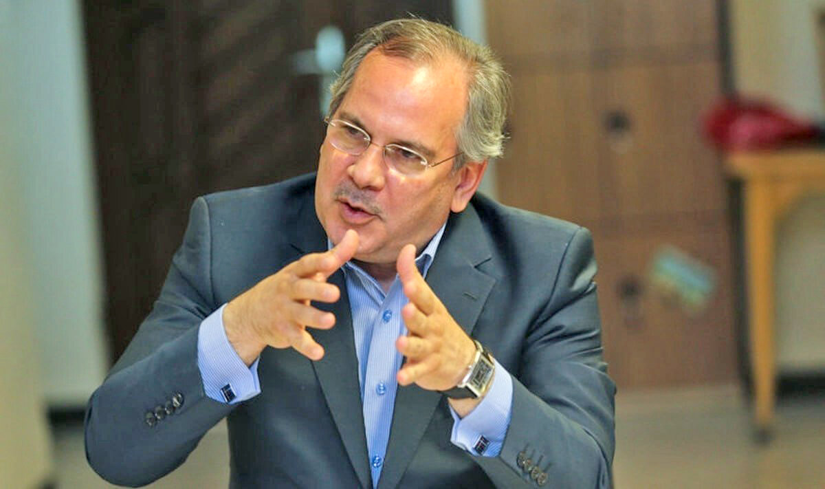 معمار توسعه همچنان در سیبل اعتراضات همفکرانش