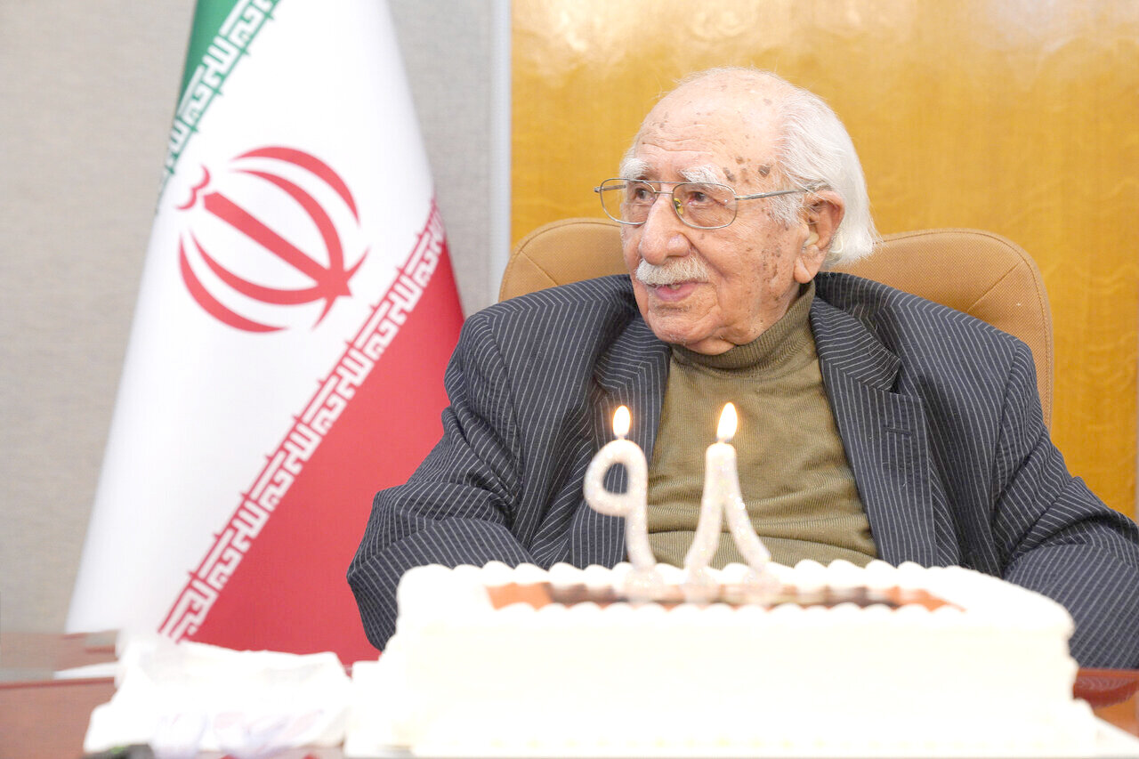 در روزگار ما، تحصیلات با «گلستان» و «بوستان» شروع می‌شد