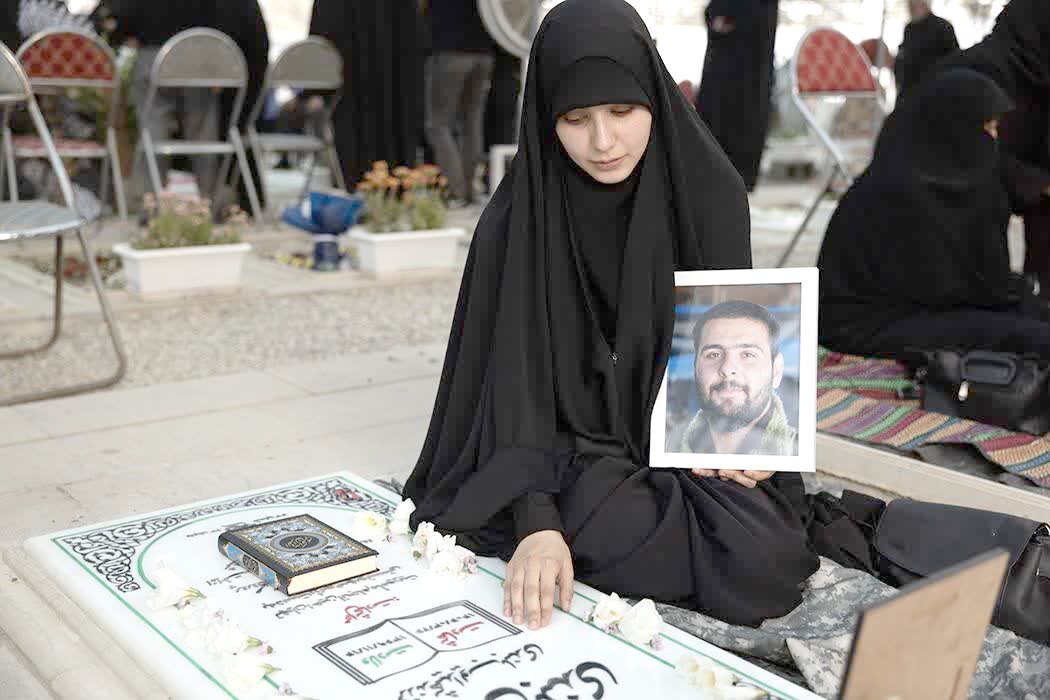 یک کتاب، این دختر را عروس و همسر شهید کرد