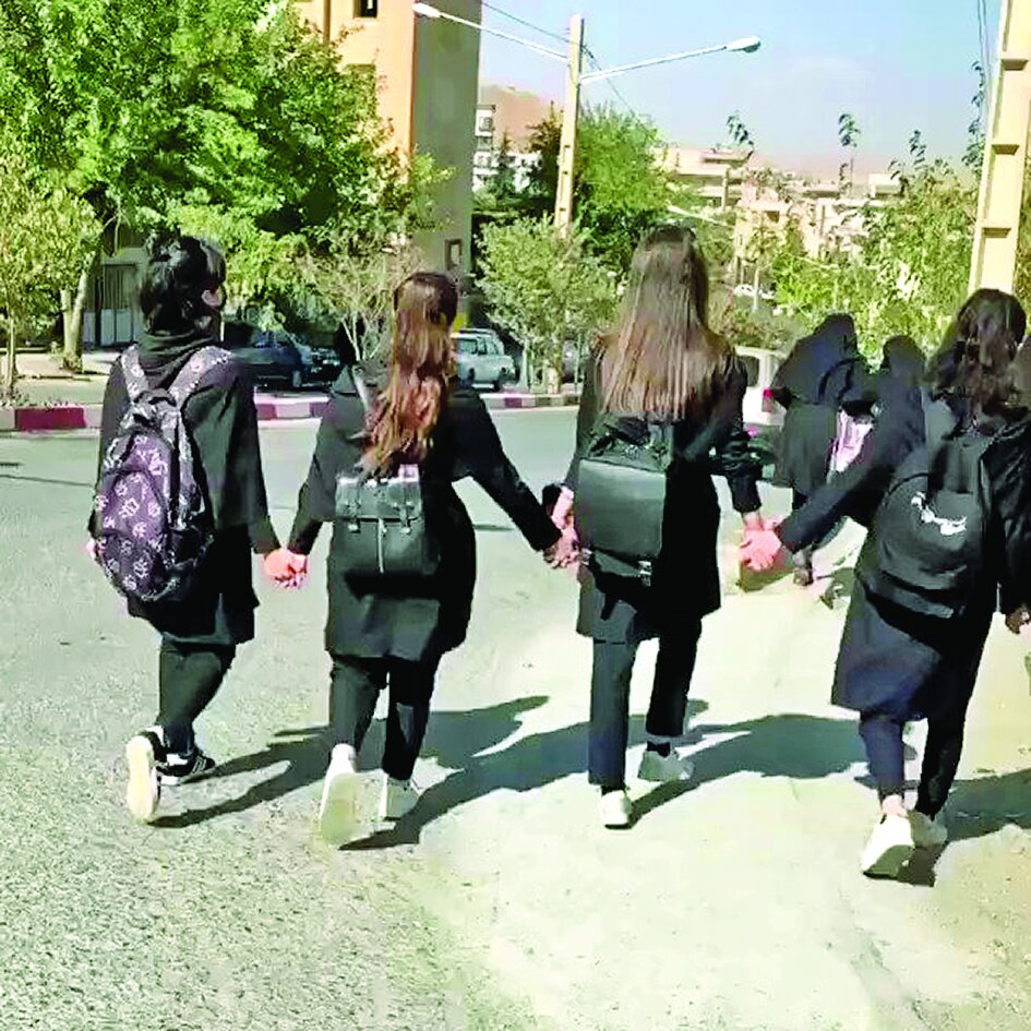 تلاش برای تغییر هویت یک جامعه