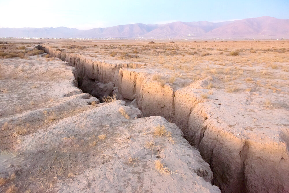 بی‌آبی و عمیق‌ترین شکاف فرونشست کشور در نیشابور