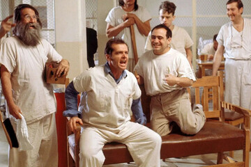 پخش «دیوانه از قفس پرید» با دوبله ناصر طهماسب