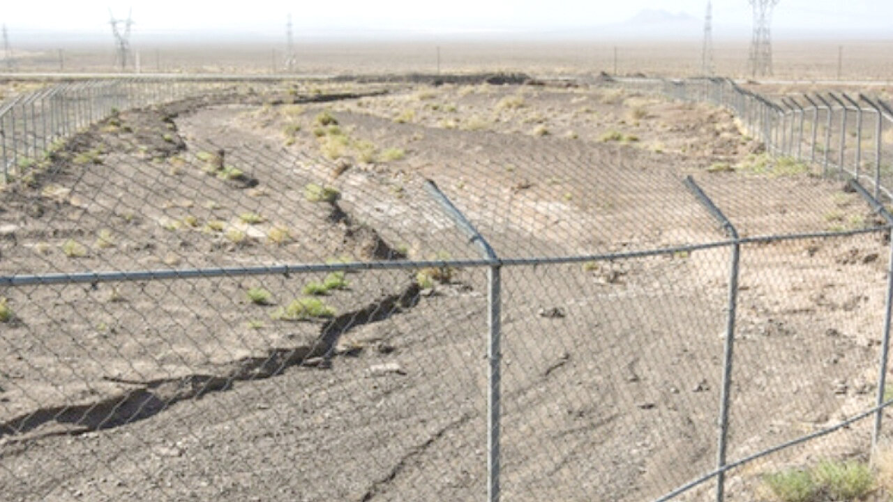 فنس‌کشی ۱۰۰ کیلومتر از جاده مرگ یوزپلنگ در انتظار اعتبار