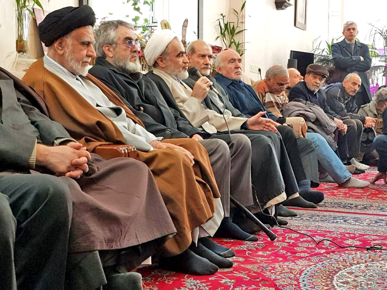 آزاد در پناه غرب