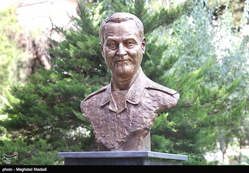 آینه‌ای در برابر ما