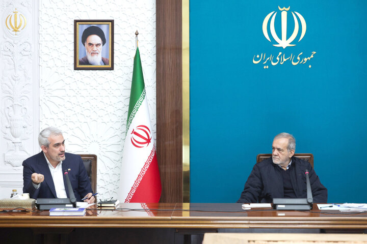 تضعیف داخلی در شرایط فشار بیرونی به کشور آسیب جدی می‌زند