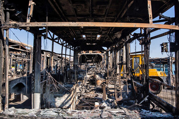 ایستاده در طوفان