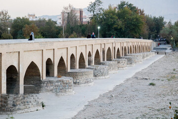 زاینده‌رود خشکید؛ تاریخ اصفهان تخریب شد!