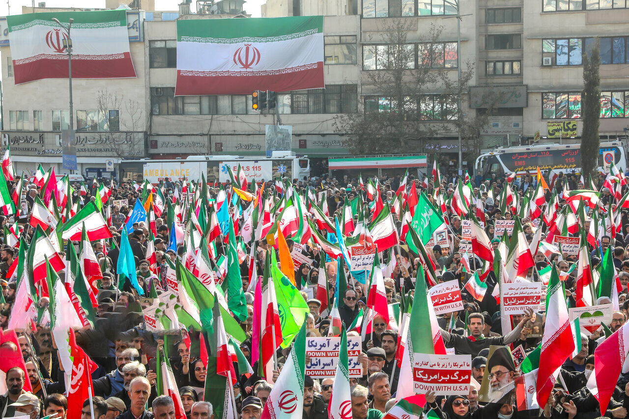 نقاشی ضد انقلاب روی حباب فتنه