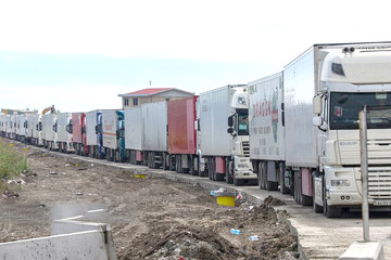 مرز آستارا؛ چالش قدیمی توقف کامیون‌ها فقط به زمستان محدود نمی‌شود