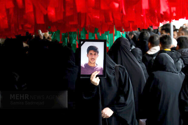 آه! جوان نمی‌توانم خاک کنم!