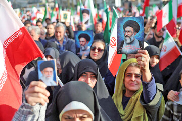 ایران؛ ایستاده در خط ولایت