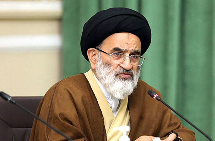 باید مردم را آگاه کرد