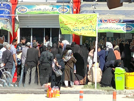 مردم در صف