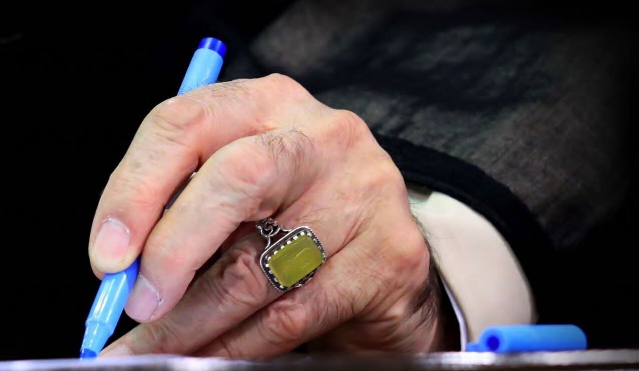 موافقت رهبر انقلاب با عفو یا تخفیف و تبدیل مجازات محکومان قضایی