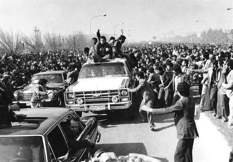 سرودی که از نوارهای مخفی به فرودگاه مهرآباد رسید