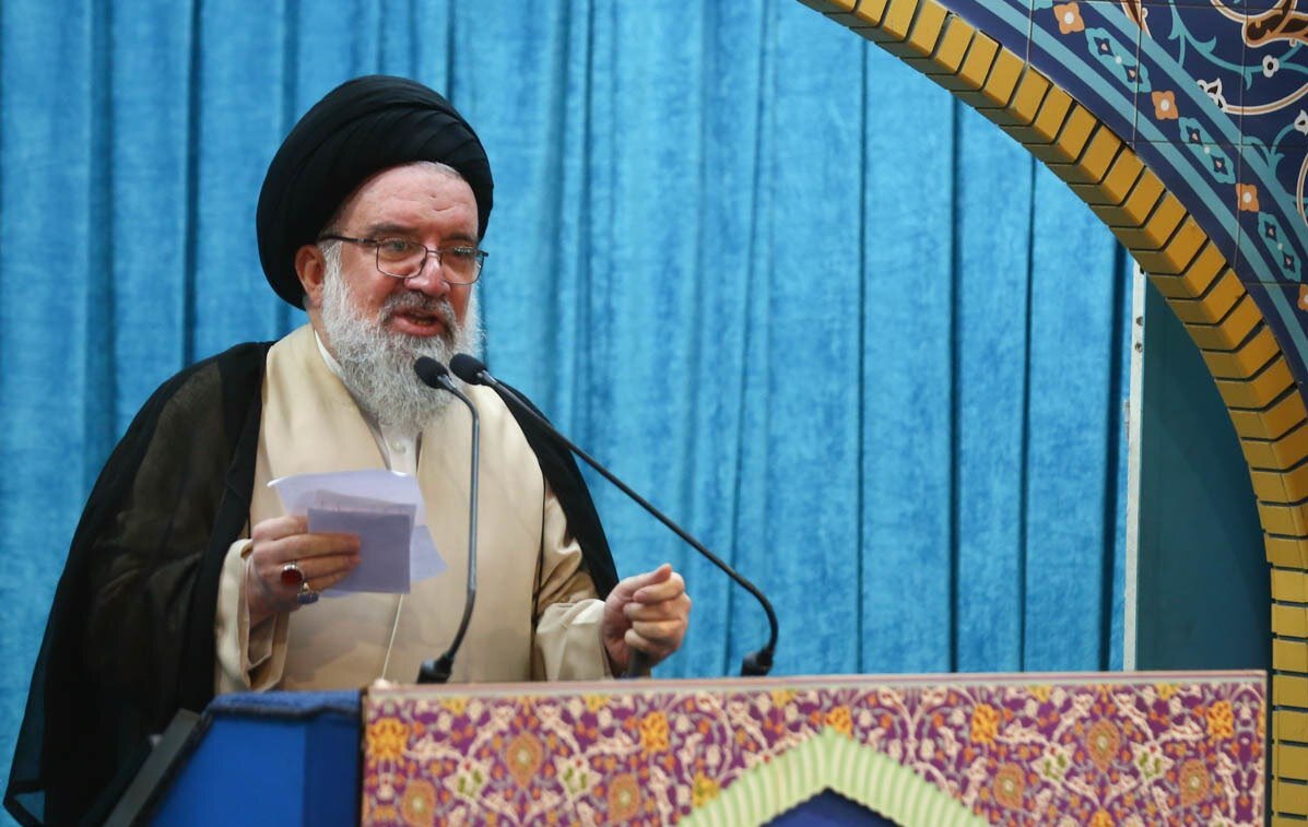 مهم‌ترین عامل برای نگه داشتن مردم در صحنه، حل مشکلات معیشتی است