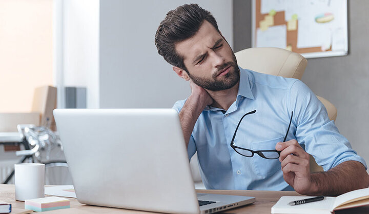 بلایی که «اپیدمی تلفن هوشمند» سر گردن و مچ می‌آورد