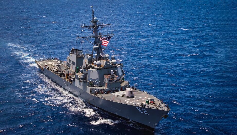 رژه نفت‌دزدها در دریای عمان