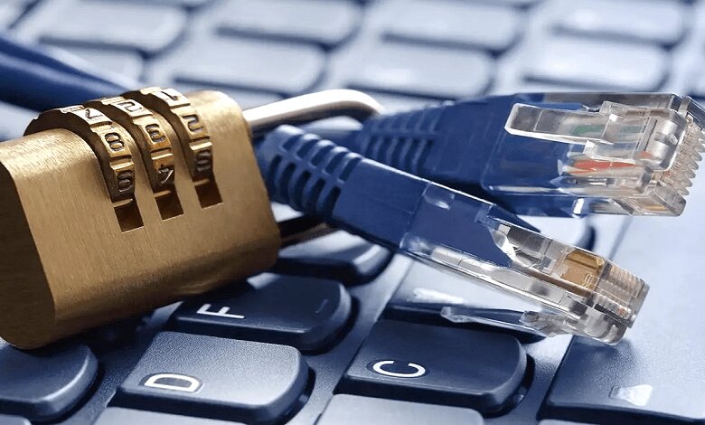 کاربران ایمن یا اینترنت آزاد؟