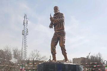 رونمایی از تندیس «سرباز وطن»