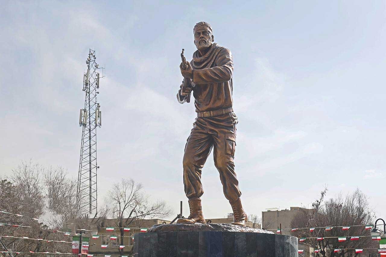 رونمایی از تندیس «سرباز وطن»