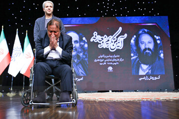 سرباز سیدعلی خامنه‌ای هستم