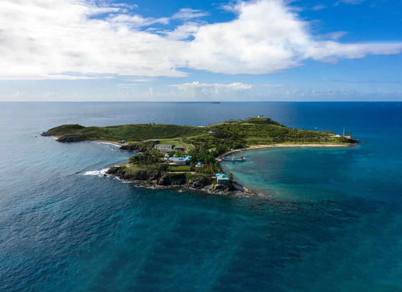 جـزیـره بـدنـام