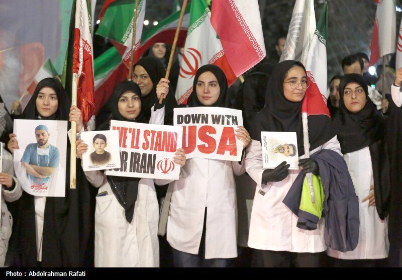 اجتماع کادر سلامت و درمان در محکومیت حمله آمریکایی- صهیونی به مراکز درمانی و آموزشی ـ همدان