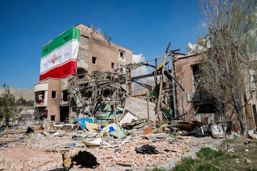 ما بیدی نیستیم که با این بادها بلرزیم