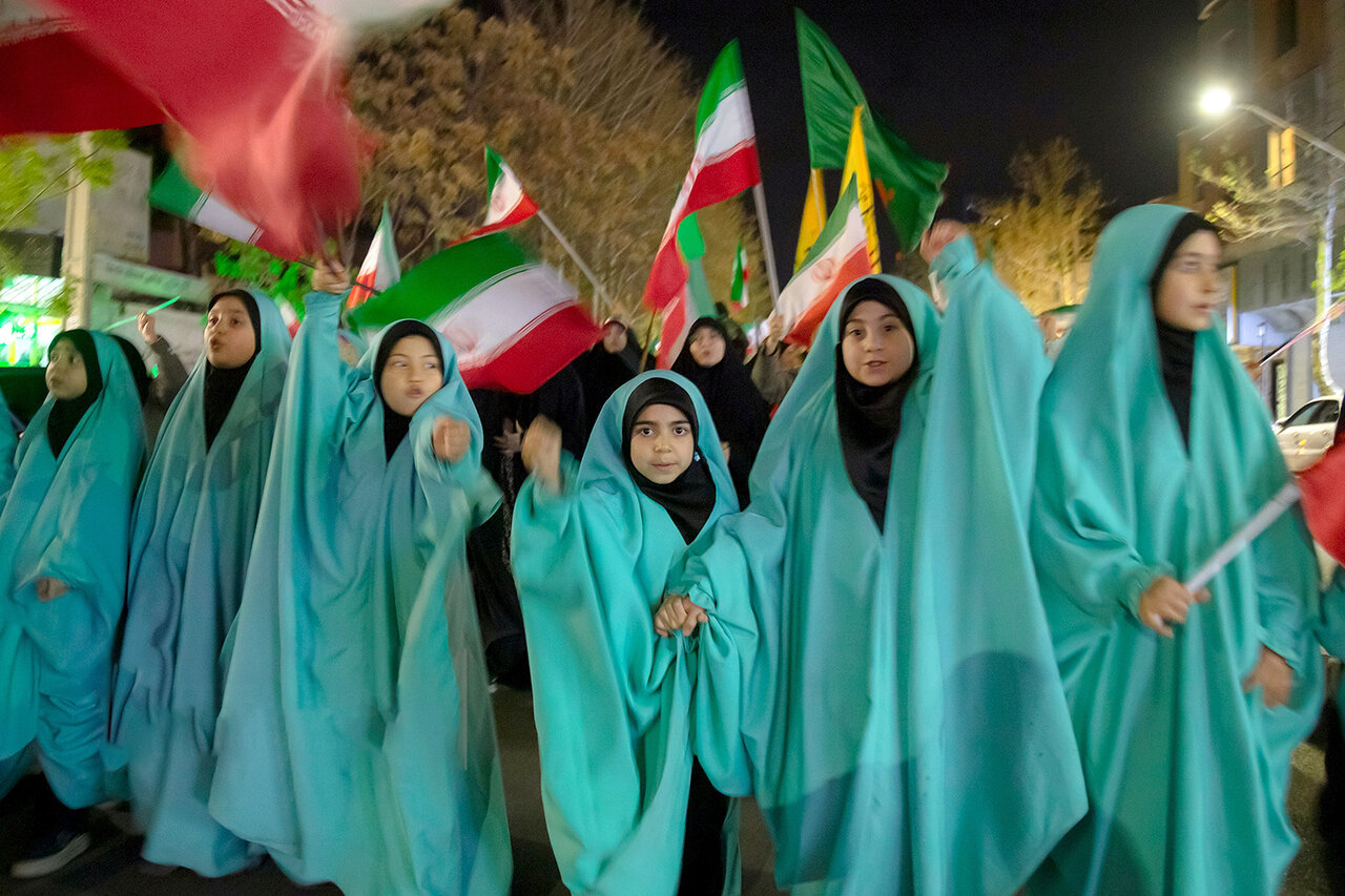 در بستر سنت‌ها