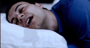 شاید آبریزش دهان روی بالش نشانه یک مشکل جدی باشد!