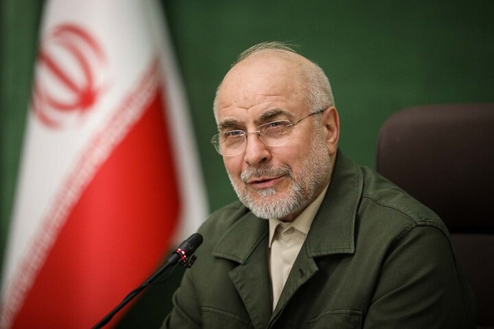 ملت ایران جان می‌دهد اما تسلیم نمی‌شود