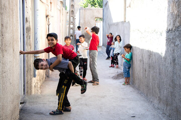 سواد عاطفی؛ از مکتب‌خانه مادربزرگ‌ها تا انزوای مدرن
