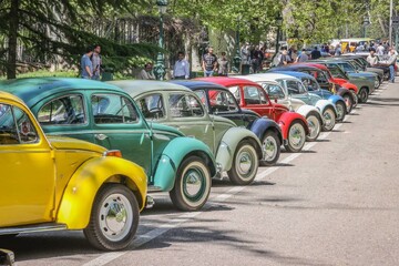 گردهمایی خودروهای تاریخی در محکومیت تجاوز به میراث ایران