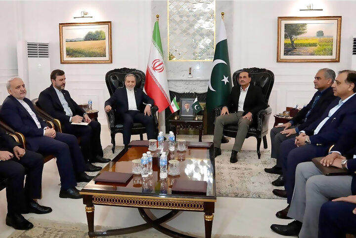 دیپلماسی در امتداد میدان